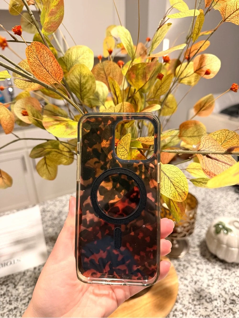 kate spade Tortoiseshell Pattern Phone Case in Brown and Black